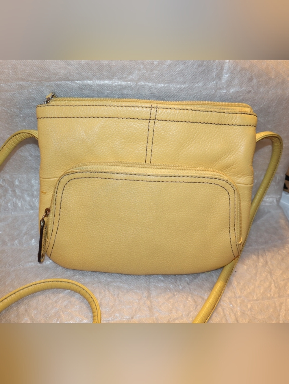 Tignanello Lined Pebbled Leather Butter Yellow Crossbody Bag Pockets Organizer - Picture 5 of 10